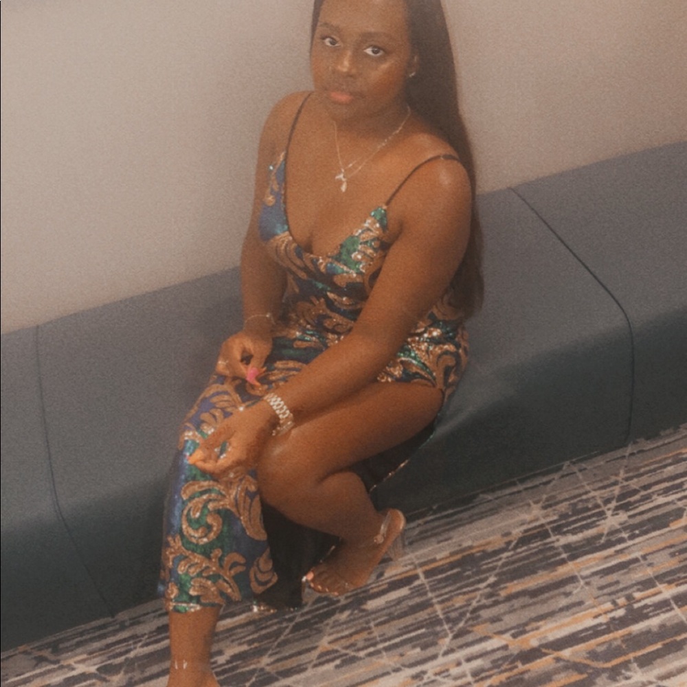 Dress - Picture 7 of 7